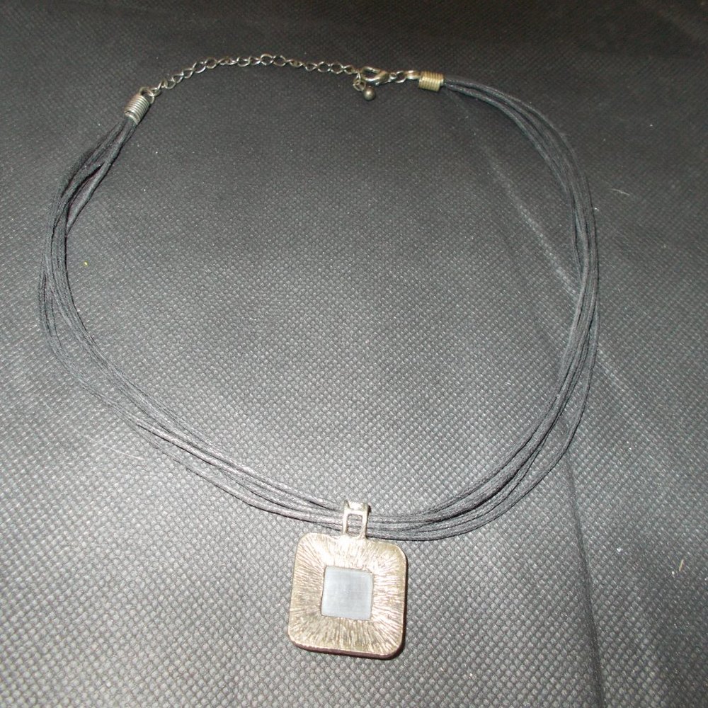 Black Gray & silver fashion necklace - Picture 3 of 4